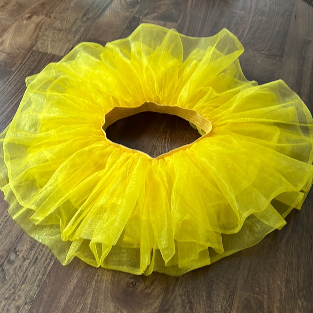 COSTUMES USA. TUTU. ADULT OS. STRETCH WAISTE BAND 13”. LENGTH 11”